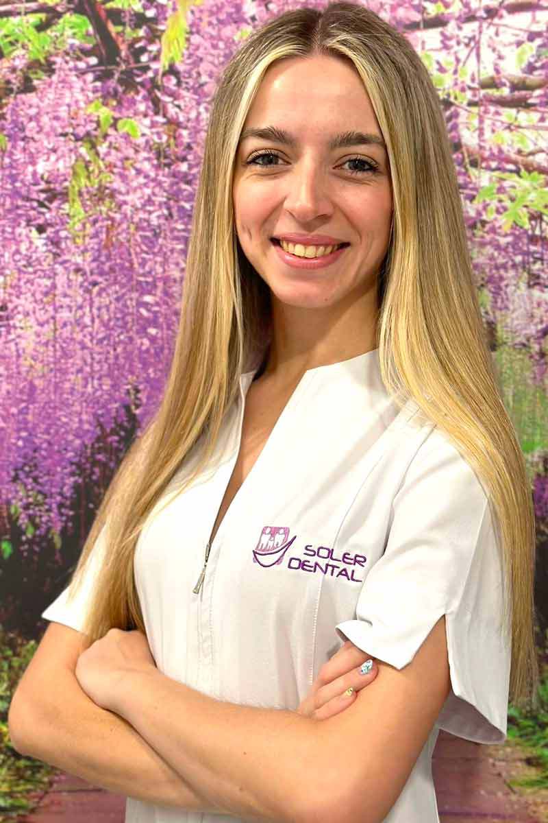 Ana Dorado Higienista Dental